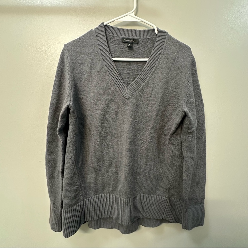 Banana Republic Women's Gray V-Neck Sweater
